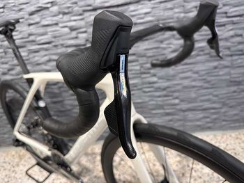 Used Lapierre Xelius SL 8.0 AXS 2024 2024 Road & Gravel, White — image 8 of 9