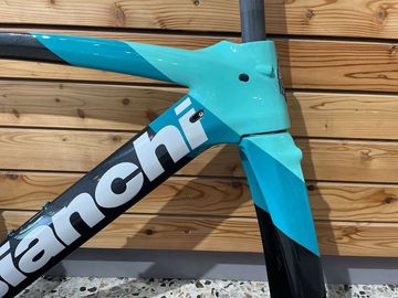 Used Bianchi Oltre XR4 Frameset Frameset 2023 Road & Gravel, Green — image 3 of 5