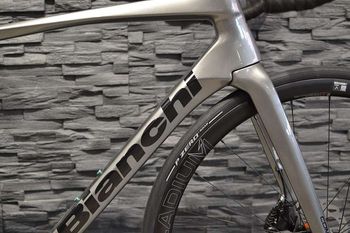 Used Bianchi SPECIALISSIMA COMP 105 Di2 2025 Road & Gravel, Light Gray — image 7 of 9