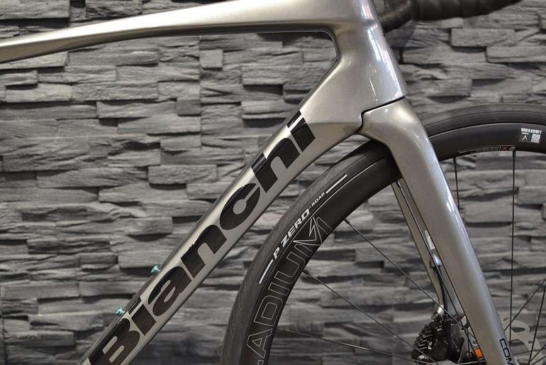Used Bianchi SPECIALISSIMA COMP 105 Di2 2025 Road & Gravel, Light Gray — image 7 of 9