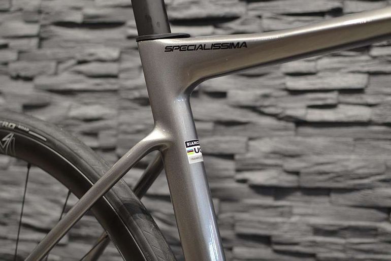 Used Bianchi SPECIALISSIMA COMP 105 Di2 2025 Road & Gravel, Light Gray — image 8 of 9