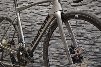 Used Bianchi SPECIALISSIMA COMP 105 Di2 2025 Road & Gravel, Light Gray — image 4 of 9