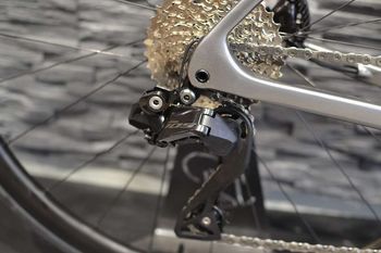 Used Bianchi SPECIALISSIMA COMP 105 Di2 2025 Road & Gravel, Light Gray — image 9 of 9