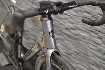 Used Bianchi SPECIALISSIMA COMP 105 Di2 2025 Road & Gravel, Light Gray — image 6 of 9