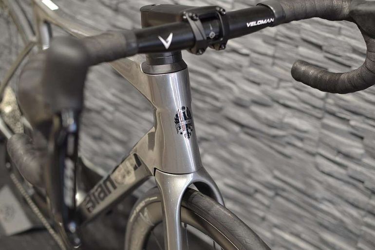 Used Bianchi SPECIALISSIMA COMP 105 Di2 2025 Road & Gravel, Light Gray — image 6 of 9