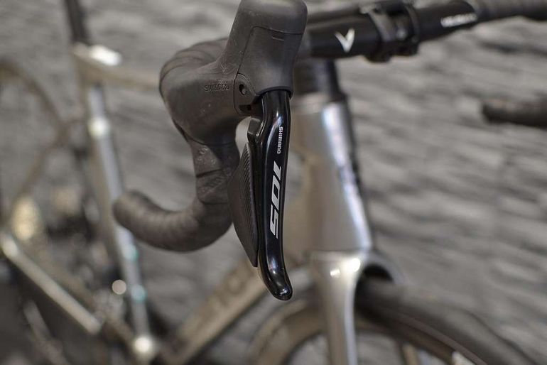 Used Bianchi SPECIALISSIMA COMP 105 Di2 2025 Road & Gravel, Light Gray — image 5 of 9