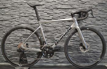 Used Bianchi SPECIALISSIMA COMP 105 Di2 2025 Road & Gravel