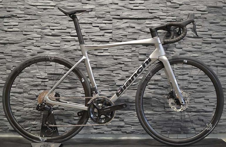 Used Bianchi SPECIALISSIMA COMP 105 Di2 2025 Road & Gravel, Light Gray — image 1 of 9