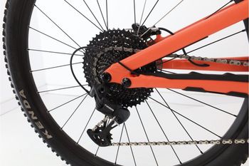 Used Specialized Stumpjumper Mountainbike, Black — image 3 of 9