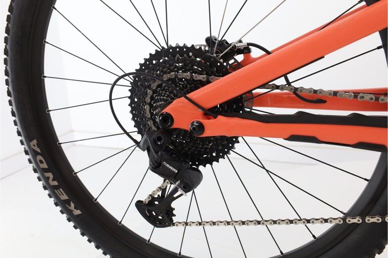 Used Specialized Stumpjumper Mountainbike, Black — image 3 of 9