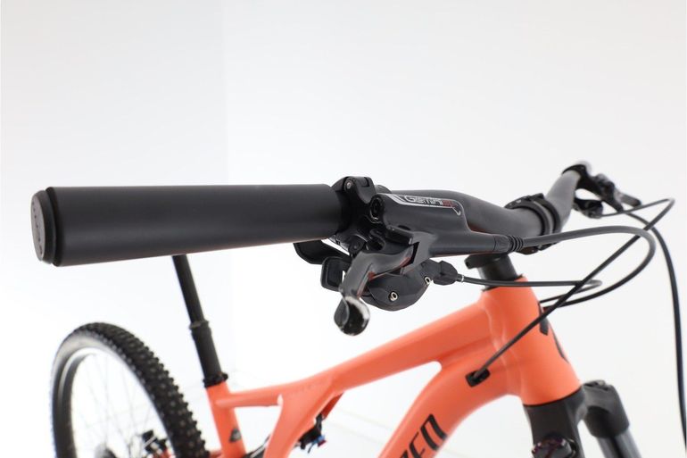 Used Specialized Stumpjumper Mountainbike, Black — image 6 of 9