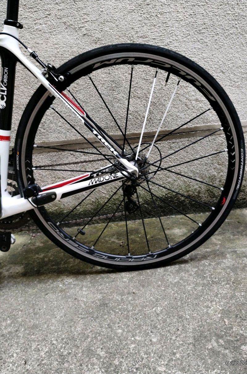 Used Trek Madone 4.7 H2 (Compact) 2012 2012 Road & Gravel, White — image 6 of 7
