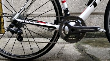 Used Trek Madone 4.7 H2 (Compact) 2012 2012 Road & Gravel, White — image 2 of 7