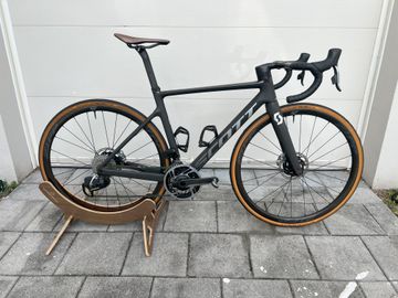 Used Scott Addict RC Ultimate 2023 2023 Road & Gravel, Black — image 1 of 31