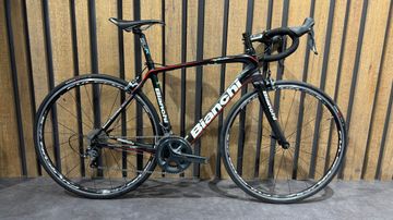 Brugt Bianchi Infinito CV Ultegra 2012 Road & Gravel — billede 1 af 17