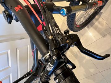Brugt CUBE stereo 160 C:62 Race 27.5 2016 2016 Mountainbike — billede 4 af 11