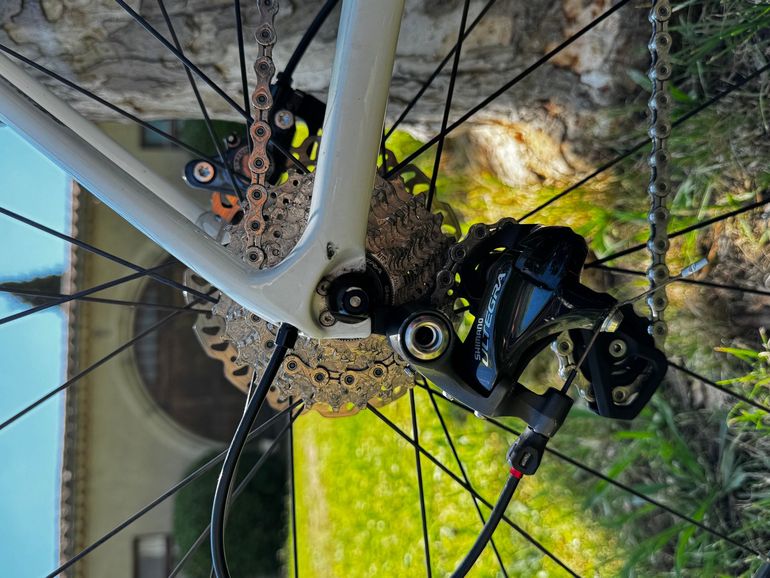 Used Giant Defy Advanced 1 2017 2017 Road & Gravel, White — image 4 of 14