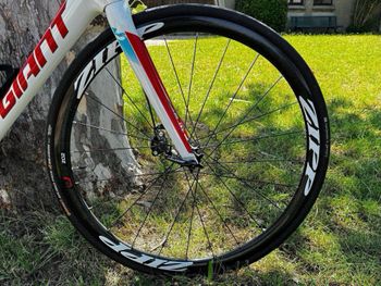 Used Giant Defy Advanced 1 2017 2017 Road & Gravel, White — image 8 of 14