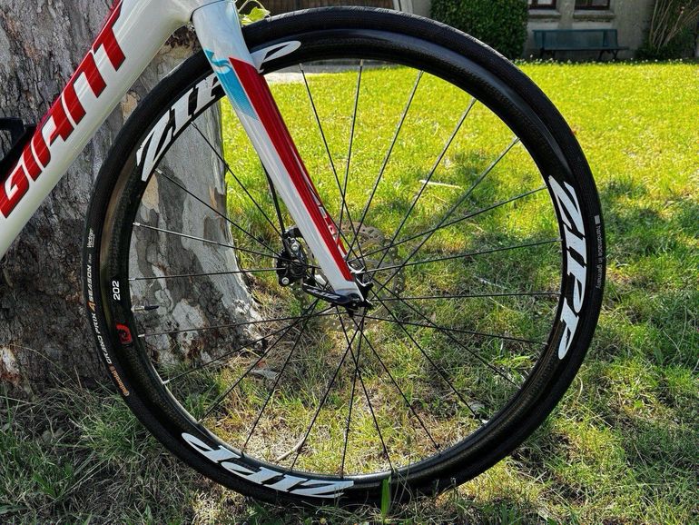 Used Giant Defy Advanced 1 2017 2017 Road & Gravel, White — image 8 of 14