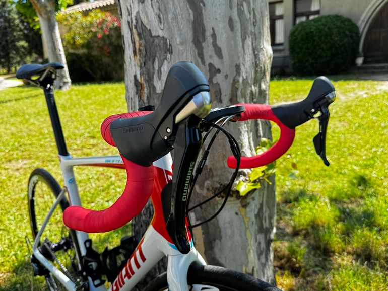 Used Giant Defy Advanced 1 2017 2017 Road & Gravel, White — image 9 of 14