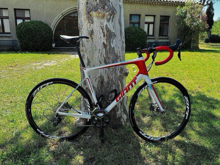 Used Giant Defy Advanced 1 2017 2017 Road & Gravel, White — image 1 of 14