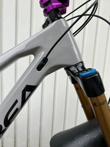 Orbea RALLON M10 2022 2022 Mountainbike usato, Grigio chiaro — immagine 3 di 4