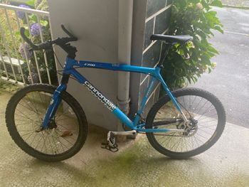 Used Cannondale F700 1999 Mountainbike, Blue — image 1 of 6