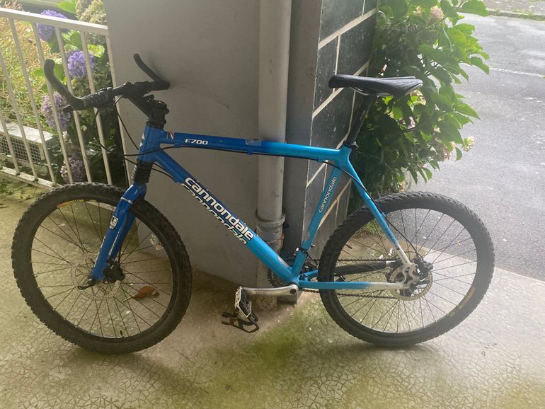 Used Cannondale F700 1999 Mountainbike, Blue — image 1 of 6