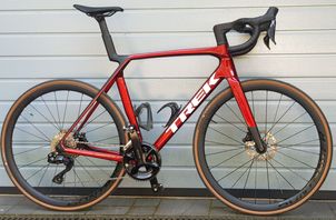 Trek - Madone SL 6 Gen 8, crimson L, 2024