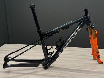 Used Trek Supercaliber Frameset 2022 Mountainbike, Black — image 4 of 5