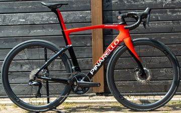 Pinarello F7 ULTEGRA Di2 2023 2023 Road & Gravel usato, Rosso — immagine 1 di 4