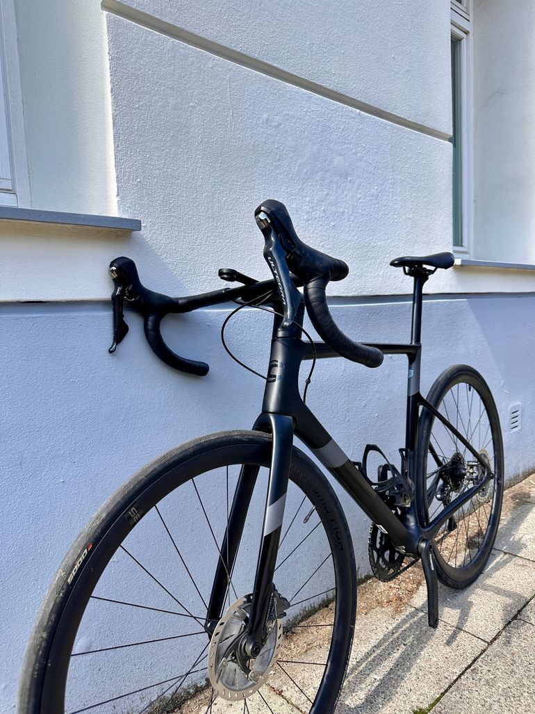 Used Cannondale 2021-SuperSix EVO Ultra Disc 2021 Road & Gravel, Black — image 3 of 10
