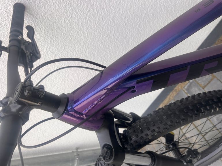 Used Trek Roscoe 6 2023 2023 Mountainbike, Purple, 27.5 — image 4 of 12