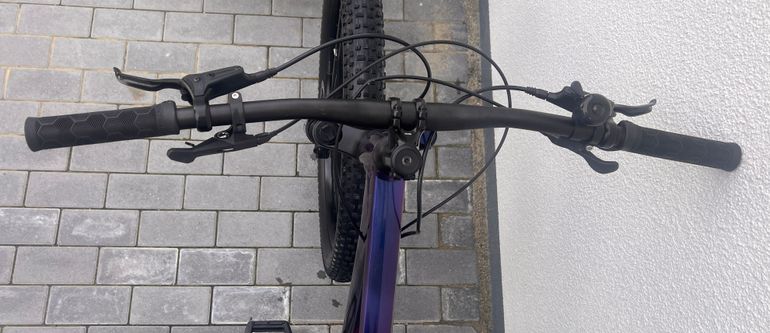 Used Trek Roscoe 6 2023 2023 Mountainbike, Purple, 27.5 — image 7 of 12