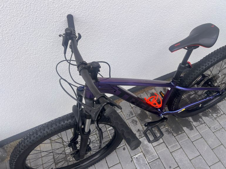 Used Trek Roscoe 6 2023 2023 Mountainbike, Purple, 27.5 — image 6 of 12