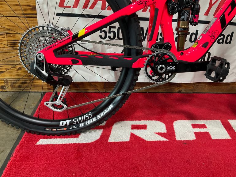 Used Pivot Switchblade Gen 3 Talon Team XX AXS 2024 Mountainbike, Red — image 2 of 4