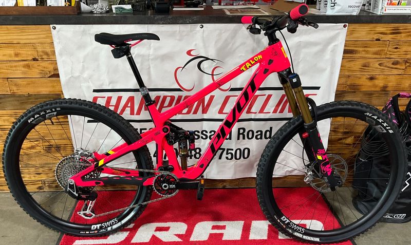 Used Pivot Switchblade Gen 3 Talon Team XX AXS 2024 MTB