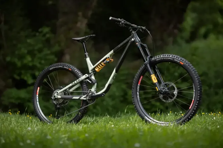 Commencal Meta AM 29 Ohlins Edition used in S buycycle Ireland