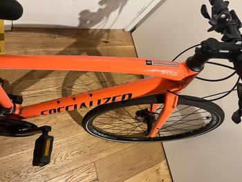 Used Specialized Sirrus 2.0 2021 Mountainbike, Red — image 4 of 6