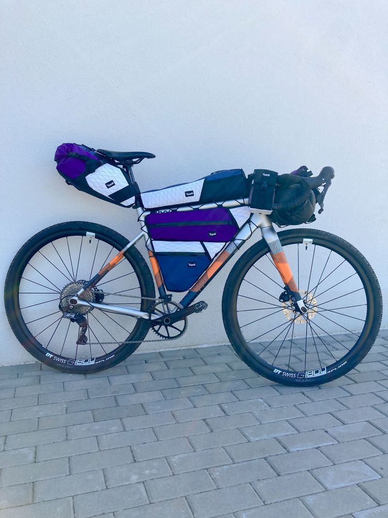 Použité 8 Bar MITTE V3 GRAVEL + full set new bikepacking bags Veganski 2022 Road & Gravel
