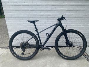 Trek - X-Caliber 8 2023, 2023