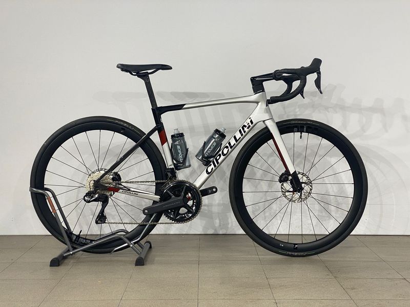 Tweedehands Cipollini DOLOMIA Q30MP SHIMANO ULTEGRA DI2 2023 2023 Road & Gravel