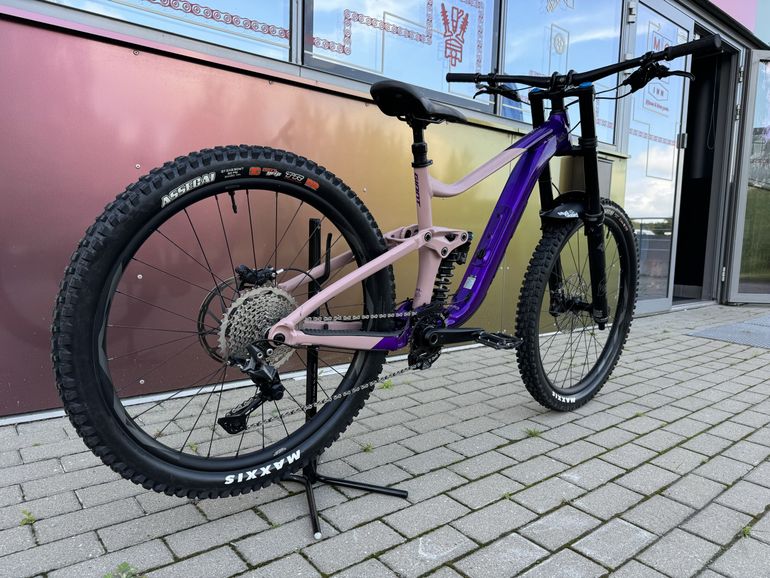 Used Giant Reign SX 2023 2023 Mountainbike, Violett, 27.5 — image 5 of 20
