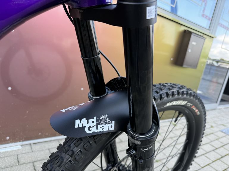Used Giant Reign SX 2023 2023 Mountainbike, Violett, 27.5 — image 9 of 20