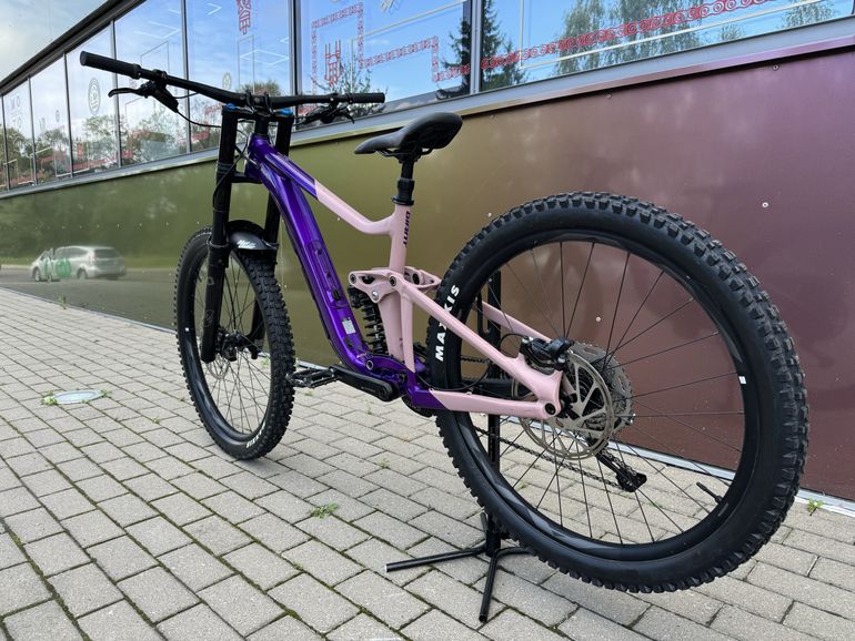 Used Giant Reign SX 2023 2023 Mountainbike, Violett, 27.5 — image 4 of 20