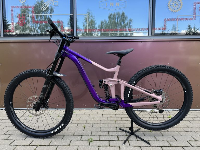 Used Giant Reign SX 2023 2023 Mountainbike, Violett, 27.5 — image 3 of 20