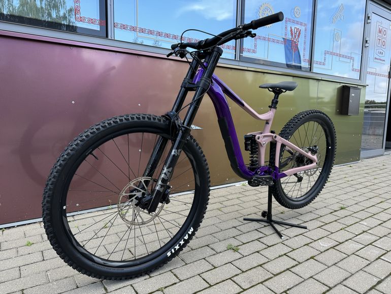 Used Giant Reign SX 2023 2023 Mountainbike, Violett, 27.5 — image 2 of 20