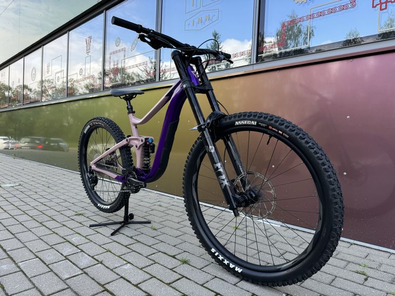 Used Giant Reign SX 2023 2023 Mountainbike, Violett, 27.5 — image 6 of 20