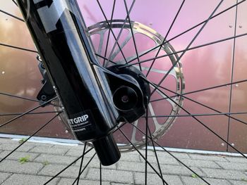 Used Giant Reign SX 2023 2023 Mountainbike, Violett, 27.5 — image 12 of 20
