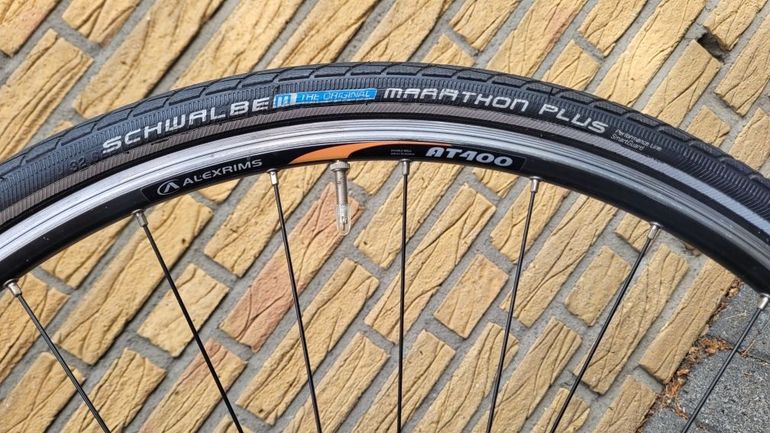 Used Specialized Sirrus Comp 2012 Road & Gravel, Light Gray — image 6 of 12
